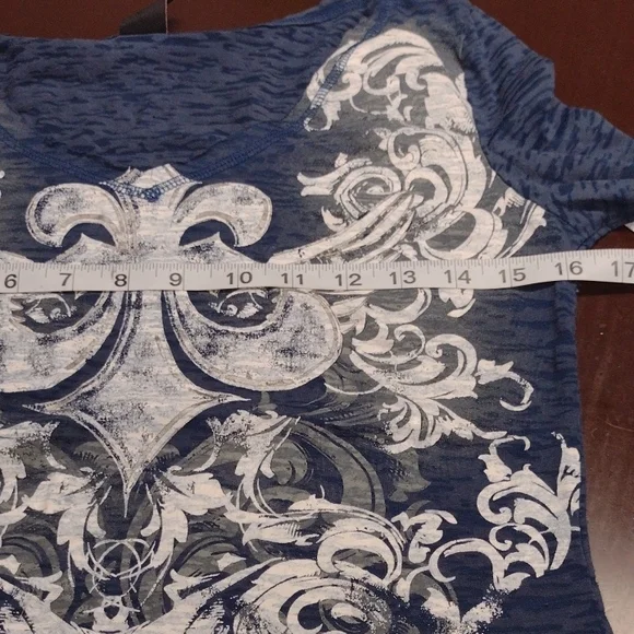 Blue and White Y2K Graphic Blouse with Ornate Design - Picture 4 of 8